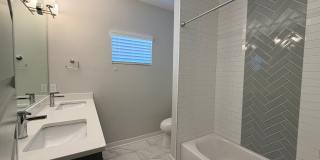 Midtown Luxury Living! Walk to Restaurants, Coffee, Shops & More Gallery 4