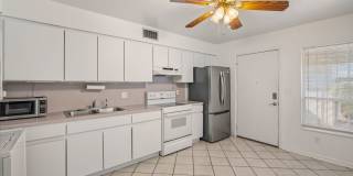 Charming 2-Bedroom Townhome in South Tampa — $500 off Move-In Special! Gallery 14