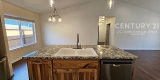 Newer Construction Close to Downtown Grants Pass Gallery 8