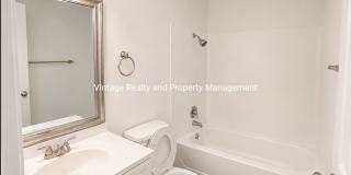 Updated 2-bedroom, 1 bathroom Tri-plex unit located in North Stockton. Gallery 7