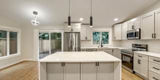 Bright & Charming 4bed/2.5bath in Desirable Edmonds Neighborhood! Gallery 3