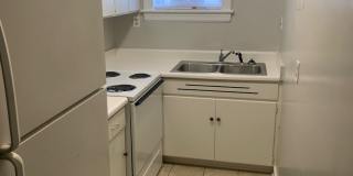 Colonial Arms Apartments | 807 West End Blvd Apt C-1 Gallery 3
