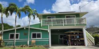 AVAILABLE NOW! 3 bed, 1.5 bath with 2 parking in Kailua. Gallery 1