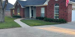 Large Lot Close to to Barksdale Air Force Base w/POOL!! Gallery 1