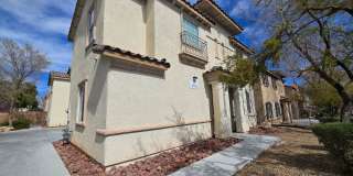 3 Bedroom Updated Townhouse Gallery 1