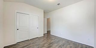 Large home in Pflugerville!  3 car garage - Highland Park Neighborhood Gallery 38