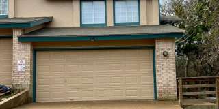 Available Now: 3 bedroom, 2.5 Bath Duplex with Garage and Fenced Yard Gallery 4