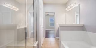 Charming 3 Bedroom, 2.5 Bath Townhouse in Cedar Park Town Center! Gallery 13