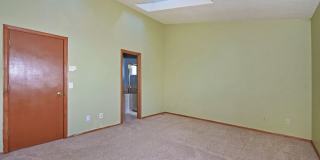 Updated 3bed 3bath home in D20 Schools! Gallery 18
