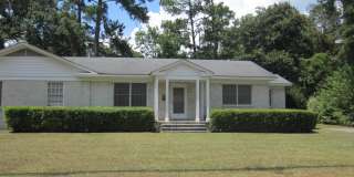 Charming 2BR/1BA Duplex Near VSU & SGMC – Lawncare Included! Gallery 1