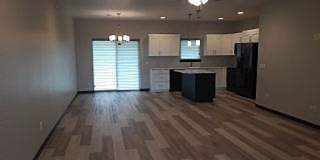 Three bedroom two bathroom Twin home w/ triple garage Gallery 21