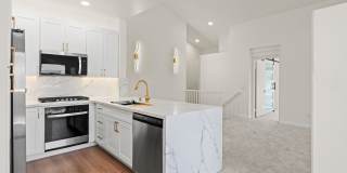 Newly renovated 2-bedroom UTC townhome in the coveted Andria of Renaissance at La Jolla community! Small pet ok! Gallery 13