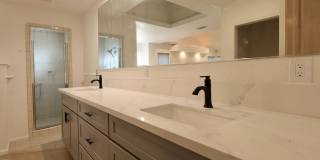 Updated Large 3 bedroom 2 bathroom home Gallery 21