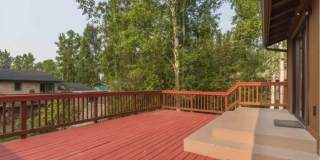 4 bedroom / 2 car garage / small dog on approval Gallery 14