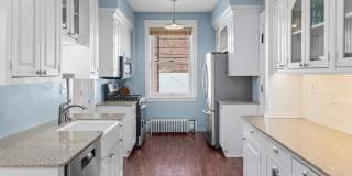 Stunning 3 bedroom main floor unit in prime Saint Paul location. Gallery 5
