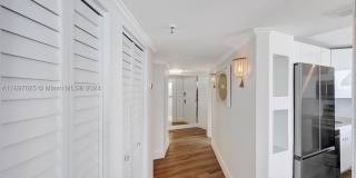 2401 Collins Ave Gallery 16