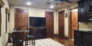 Fully Furnished! Charming 1BED/1BATH private space located in the desirable North Scottsdale ! Gallery 6