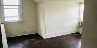 Large House w/ off-street parking & 3 BATHROOMS! Gallery 20