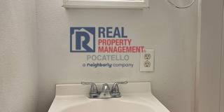 4 bedroom 2 bath - 1 Car Detached Garage - Small dog negotiable Gallery 21