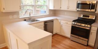 Exquisite Renovated Townhome in Germantown Estates Gallery 3