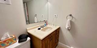 NIce 4 bed in Mission Hill Gallery 26