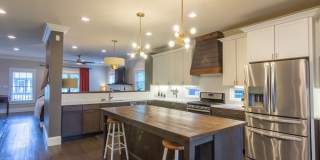 Great cottage house just off Ellington Pkwy-close to downtown! Gallery 8