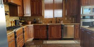Beautiful Corner Lot! FULLY FURNISHED! Available Now!! Gallery 4