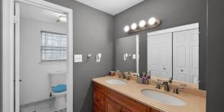 2523 Robinson Place Gallery 13