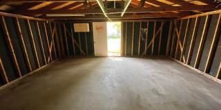 2 bedroom house with garage! Gallery 15