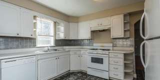 409 E 16th - 4Bed/2Bath - Huge Garage Space Included! Gallery 8