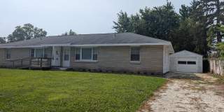 Charming 2-Bedroom Duplex with Hardwood Floors Gallery 1