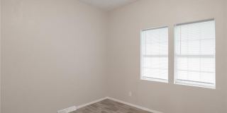 1125 Margaret Street Gallery 13