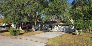 Beautuful 2 bedroom, 2 bath, 2 car garage rental home in Weeki Wachee! Gallery 4