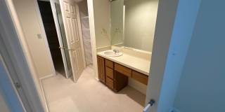Beautiful Spacious High End 3-bedroom Condo Beautiful Spacious High End 3-bedroom Condo Gallery 18