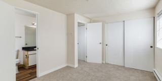 The Avenues Gallery 18