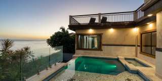 Wailupe Seaside Haven: Beachfront Luxury Home w/ Infinity Pool & City Proximity Gallery 36