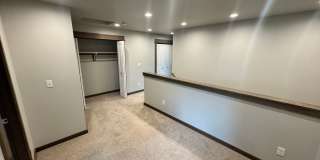 Beautiful 3 Bed, 2.5 Bath Large Townhome Gallery 8