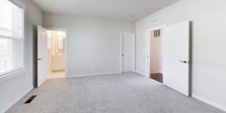 Fresh and Ready 4Bed/4.5Bath Beautiful 4 level TH + 2 Car Garage Gallery 23