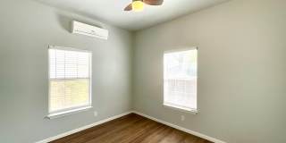 MOVE IN SPECIAL 2 Bedroom Duplex Available Near DOWNTOWN! Gallery 11
