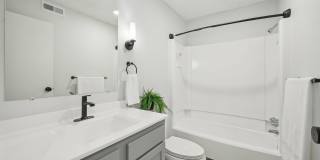 Center Court Apartments Gallery 8