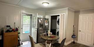 4 Bedroom, 2 bathroom home near Caterpillar Gallery 13