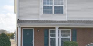 Adorable 2BR/2.5BA townhome in Murfreesboro, close to I-24! Gallery 1