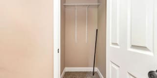 1377 Northwest Blvd - Apt B Gallery 16