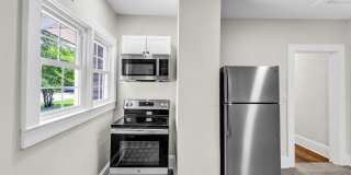 Four Bedroom 2 bath House with office on W Friendly Ave in Greensboro-near UNCG Gallery 15