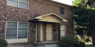 Clean, bright townhouse near UNC and hospitals Gallery 1