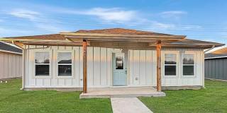 Charming 2-Bed Home in Chickasha -  Move-In Ready Gallery 1