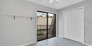 15217 W POND WOODS Drive Gallery 37