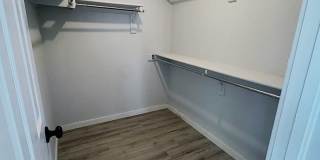 Spacious 3 Bedroom Home with Vaulted Ceilings & Fireplace Gallery 9