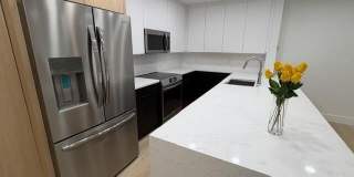 910 W Hallam Street unit: 12 Gallery 4