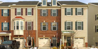 Welcome to Daydream Crescent, a STUNNING 2bd, 2.5bth, 1 car garage townhome Gallery 1